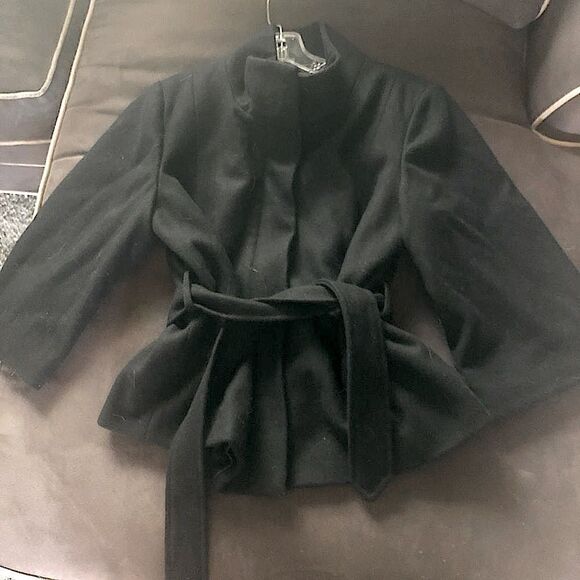 Beautiful black coat with large three-quarter sleeve - Picture 1 of 7